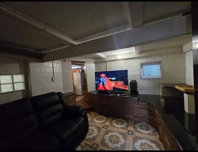 10 BEDROOM APARTMENT FOR SALE IN UMBILO